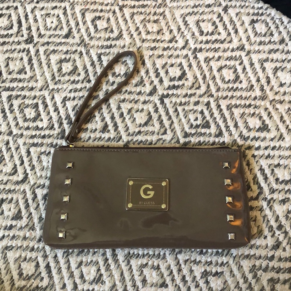 A beautiful wristlet! Only used a handful of times
